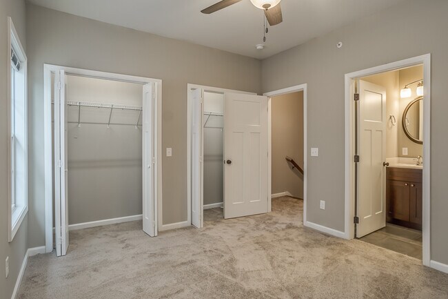 Foto del edificio - 345 W Broad St