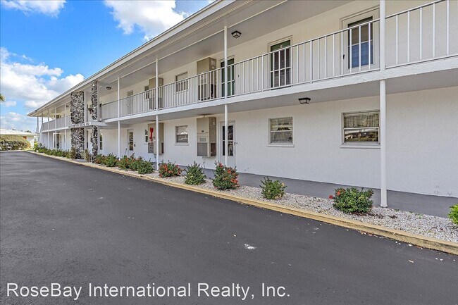 Building Photo - 1 br, 1 bath House - 3950 Roxane Blvd.  - ...