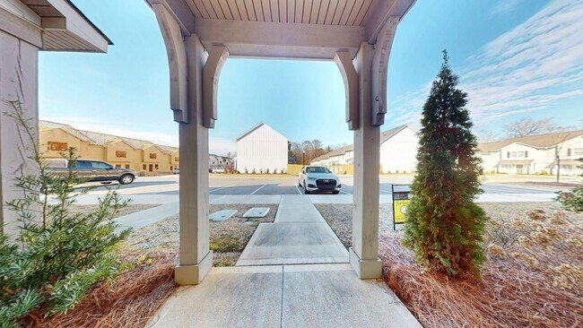 Foto del edificio - 2 Story Townhome in Hartbrook, Very Close to HWY280