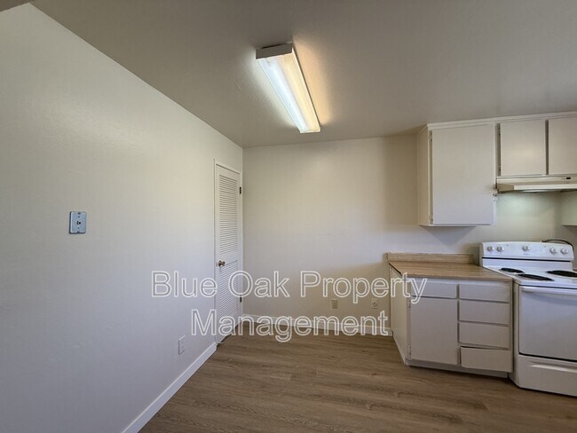 Building Photo - 1505 W 3rd St