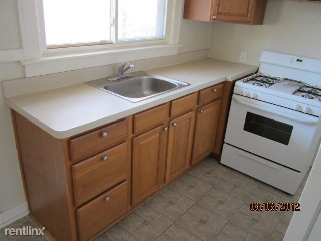Building Photo - 1 br, 1 bath Apartment - 99 Maple St Apt #2
