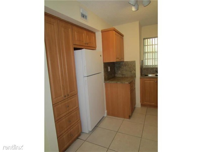 Building Photo - 8810 Fontainebleau Blvd