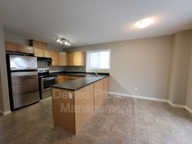 Building Photo - 130 Hyndman Cres NW
