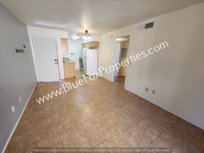 Photo - 1810 E Blacklidge Dr Apartment