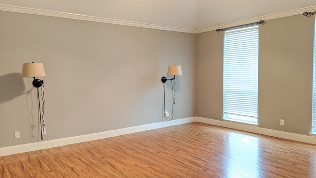 Building Photo - 1918 Shadow Forest Dr