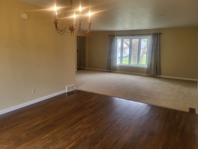 Foto del edificio - 520 Meadowbrook Dr