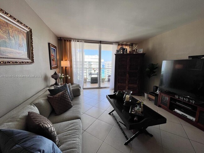 Foto del edificio - 5600 Collins Ave