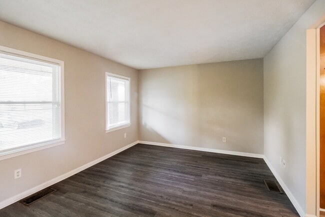 Building Photo - 2244 Briarwood Cir SW