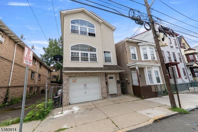 Foto del edificio - 110 16th Ave