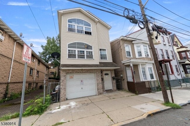 Photo - 110 16th Ave Apartment