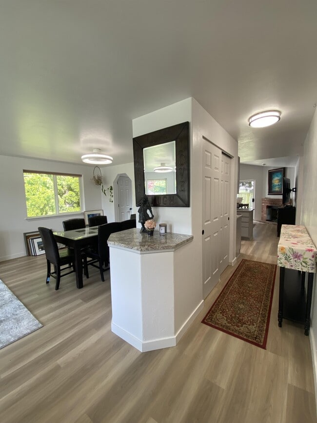 Building Photo - 6128 Thornbury Ct SE