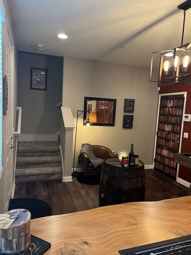 Building Photo - 2 br, 2.5 bath Townhome - 6379 Aquila Way