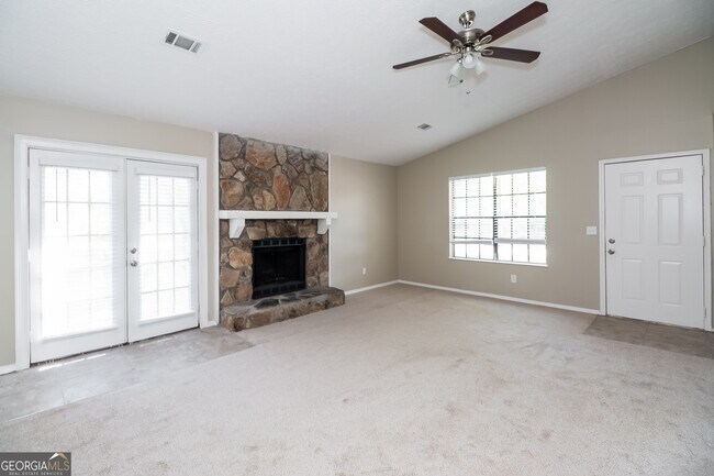 Foto del edificio - 5660 Pine Meadows Ct