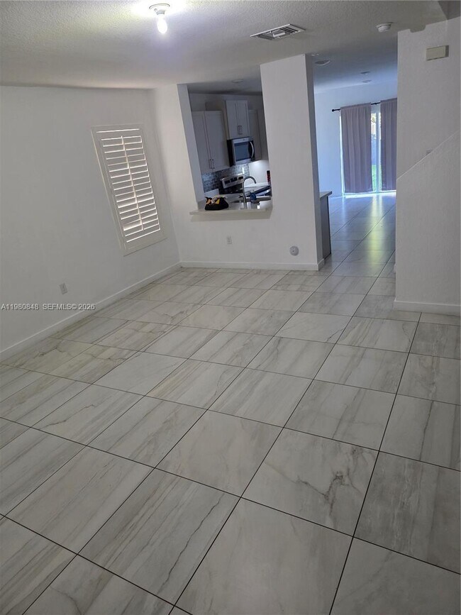 Foto del edificio - 600 NE 4th Ter