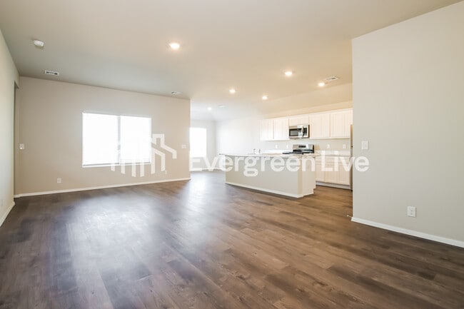 Building Photo - 1002 W Lawton Rd