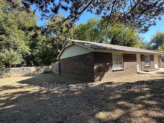 Building Photo - 2120 E Harlow Pl