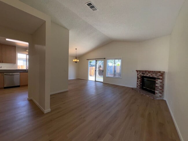 Building Photo - 1006 Longspur Dr