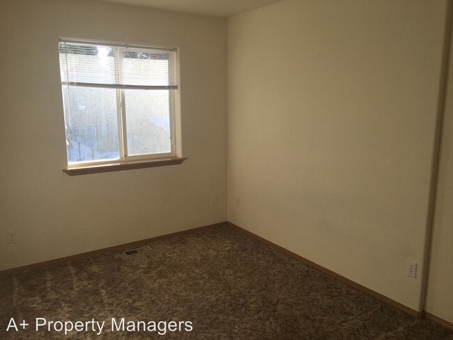 Building Photo - 3620 E 3rd Ave