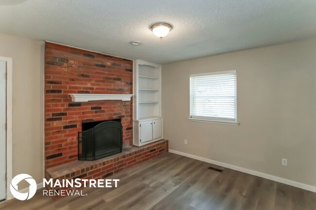 Building Photo - 916 Clear Creek