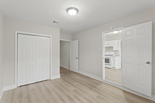 Foto del edificio - 9133 Woodlyn Rd