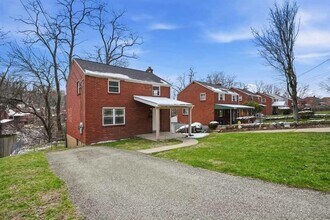 Building Photo - 1219 Circle Dr