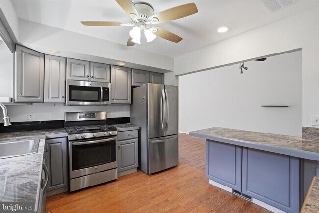 Foto del edificio - 169 Juniper Rd