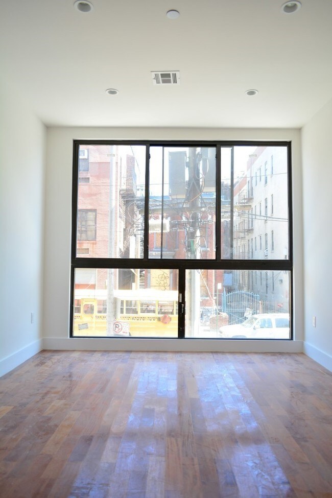 Building Photo - 296 Throop Ave