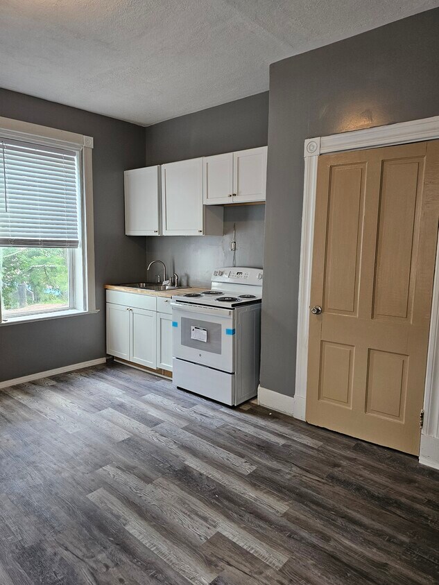 Foto principal - 3179 River Rd