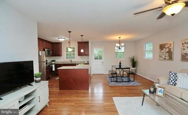 Building Photo - 2609 Dakota St