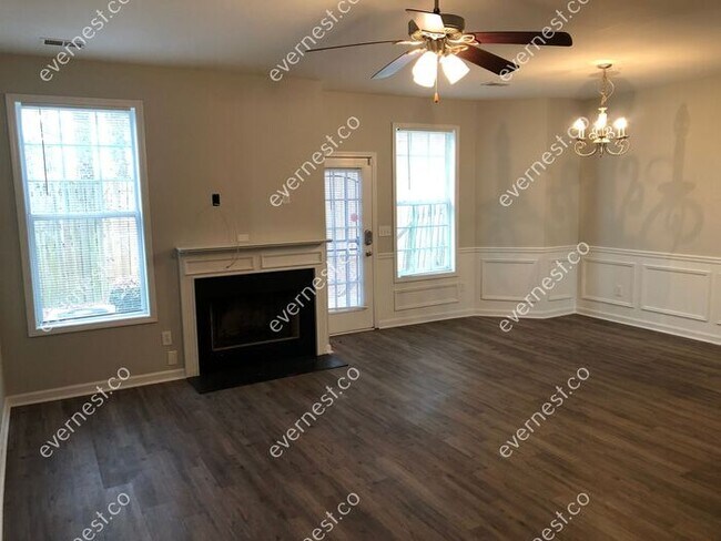 Foto del edificio - 4295 Youngstown Cir