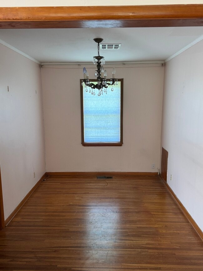 Building Photo - 229 E Xyler St