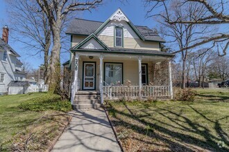 Building Photo - 306 W Tenth St