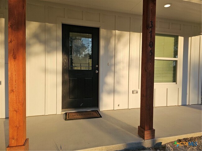 Foto del edificio - 3705 Dogwood Ln