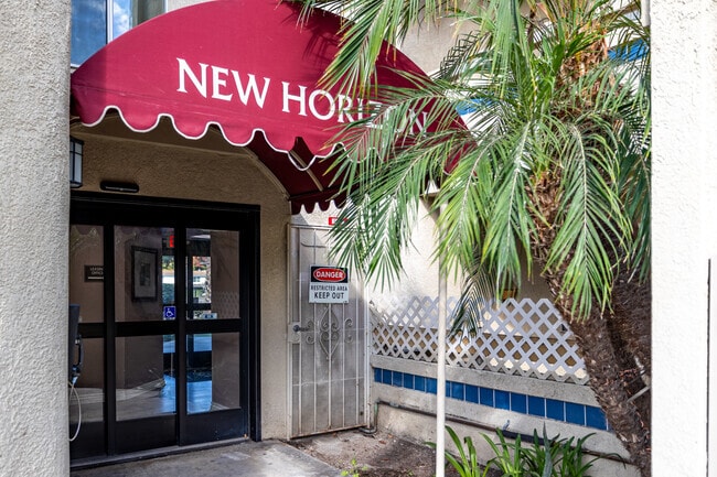 Foto del edificio - New Horizon Village Senior Apartment Homes