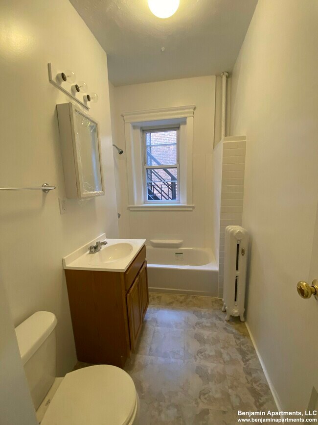 Building Photo - 5 Walbridge St