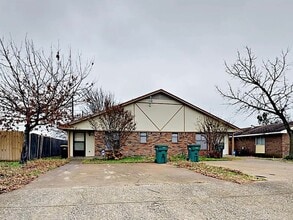 Building Photo - 1101 Suburban St
