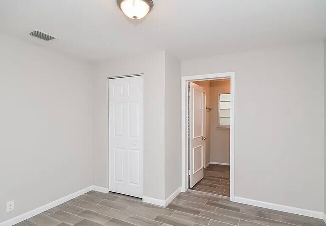 Building Photo - 523 Worthmore Dr