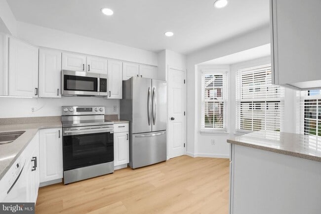 Building Photo - 423 McDaniel Dr