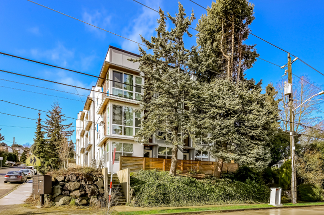 Foto del edificio - 3805 23rd Ave W
