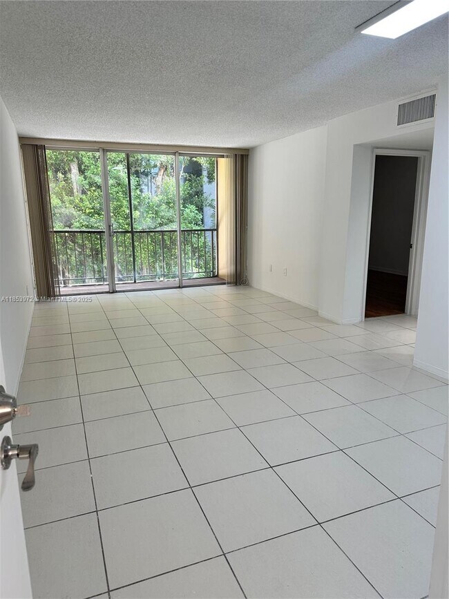 Foto del edificio - 8810 Fontainebleau Blvd