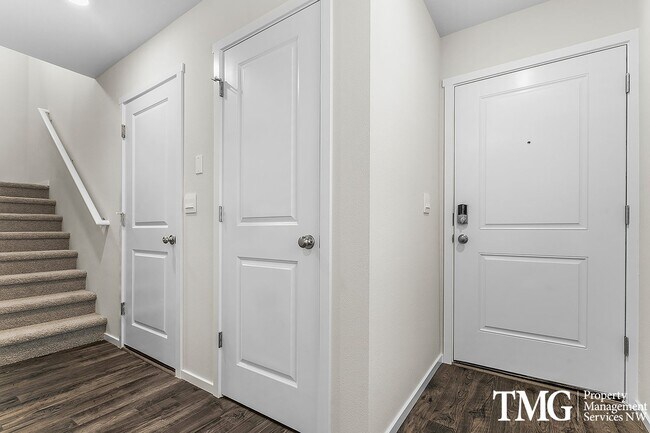 Building Photo - Pet Friendly 4 bed 2.5 bath New Constructi...