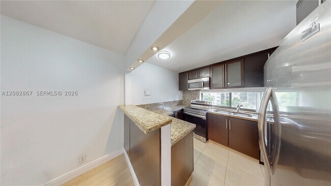 Foto del edificio - 17011 N Bay Rd