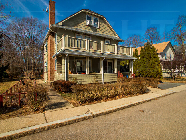 Building Photo - 10 Garth Rd
