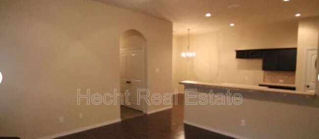 Foto del edificio - 526 Creekside Cir