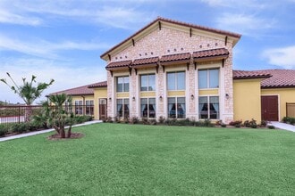 Building Photo - 2601 S Border Ave