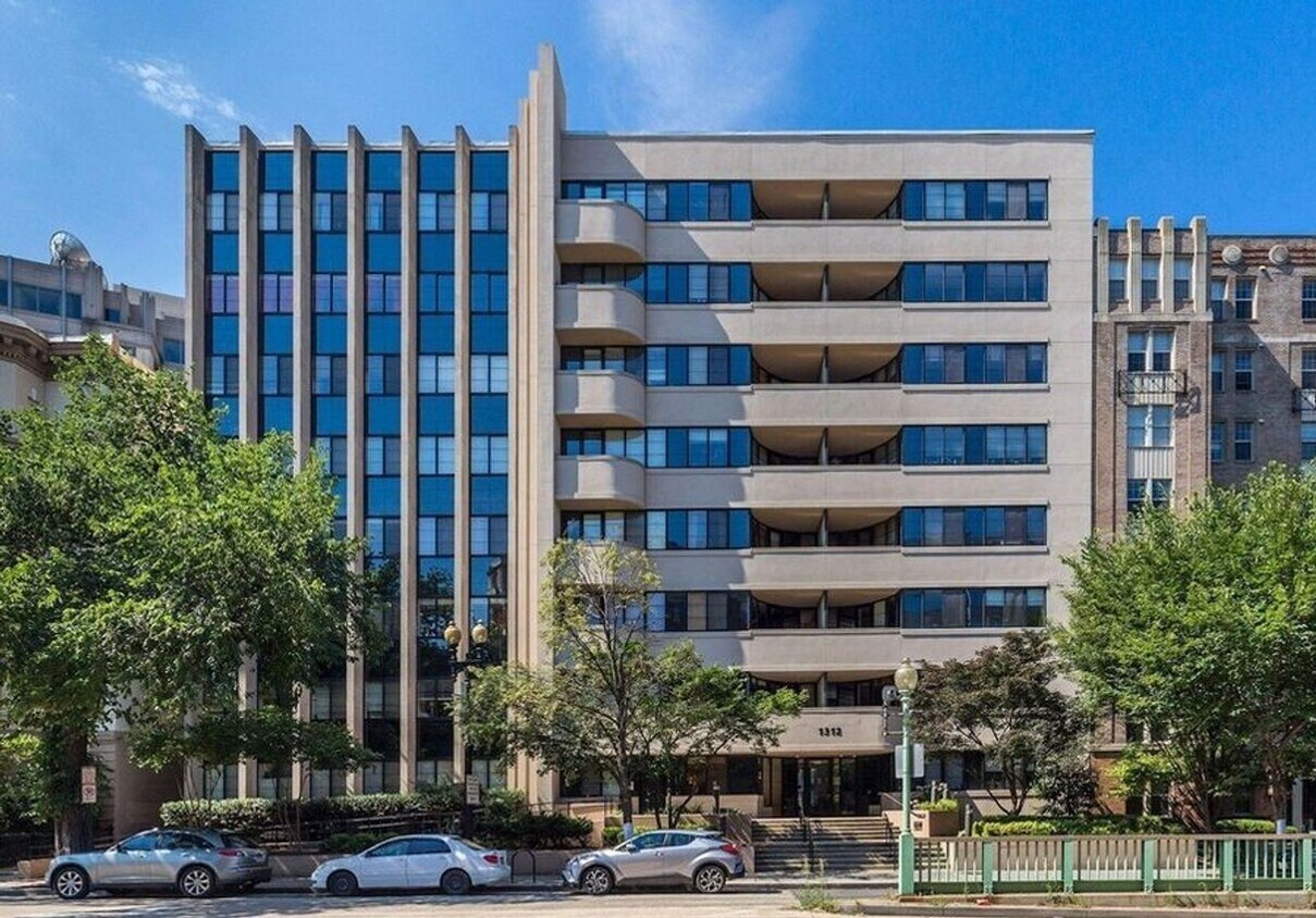 Foto principal - Fantastic 1 Bedroom with Den/Office/Additi...