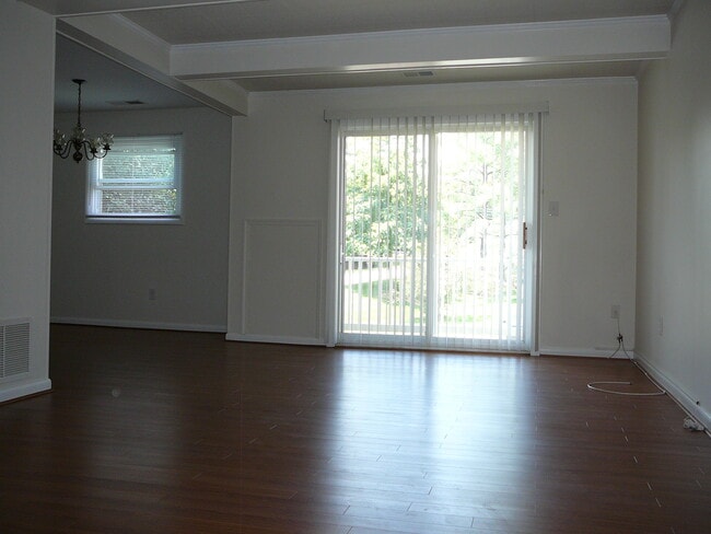 Building Photo - 6 Warren Lodge Ct