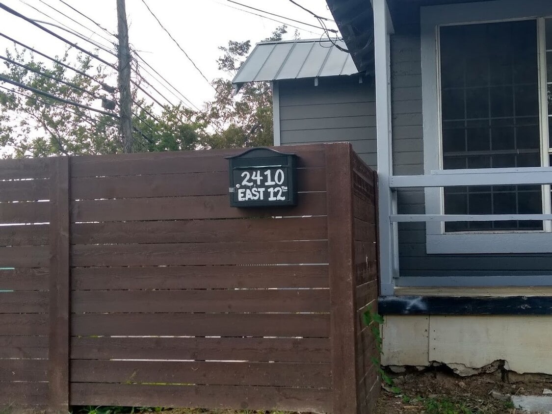 Foto principal - 2410 E 12th St