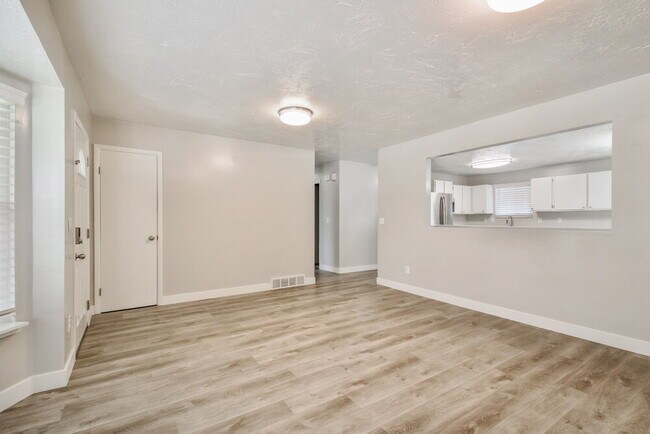 Foto del edificio - 8487 McKenzie Ln