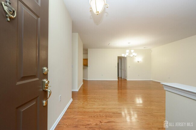 Building Photo - 131 Greenlawns Dr